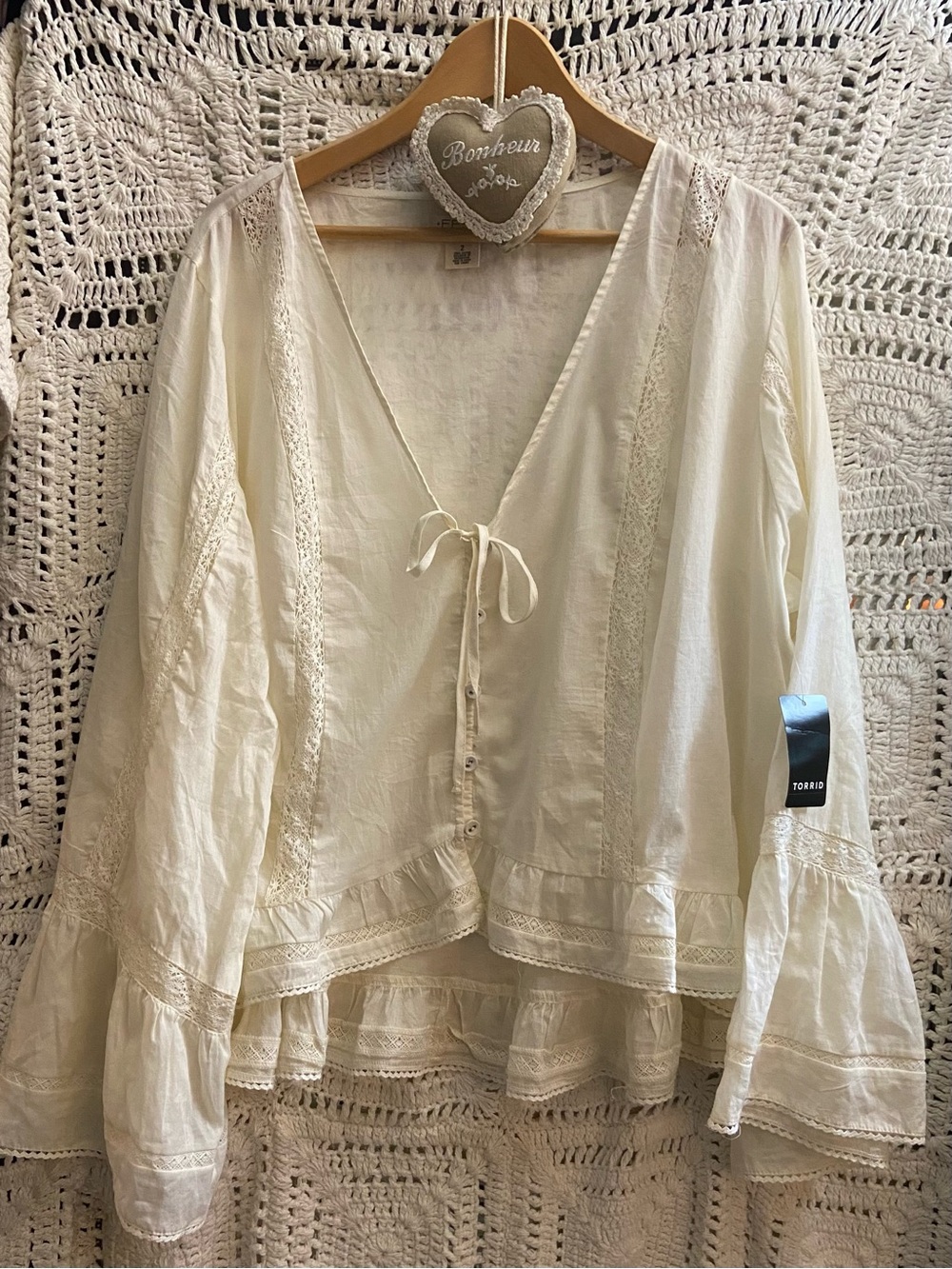 NWT Torrid Festi 2X White Lace Bell Sleeve Hi Low Boho Top